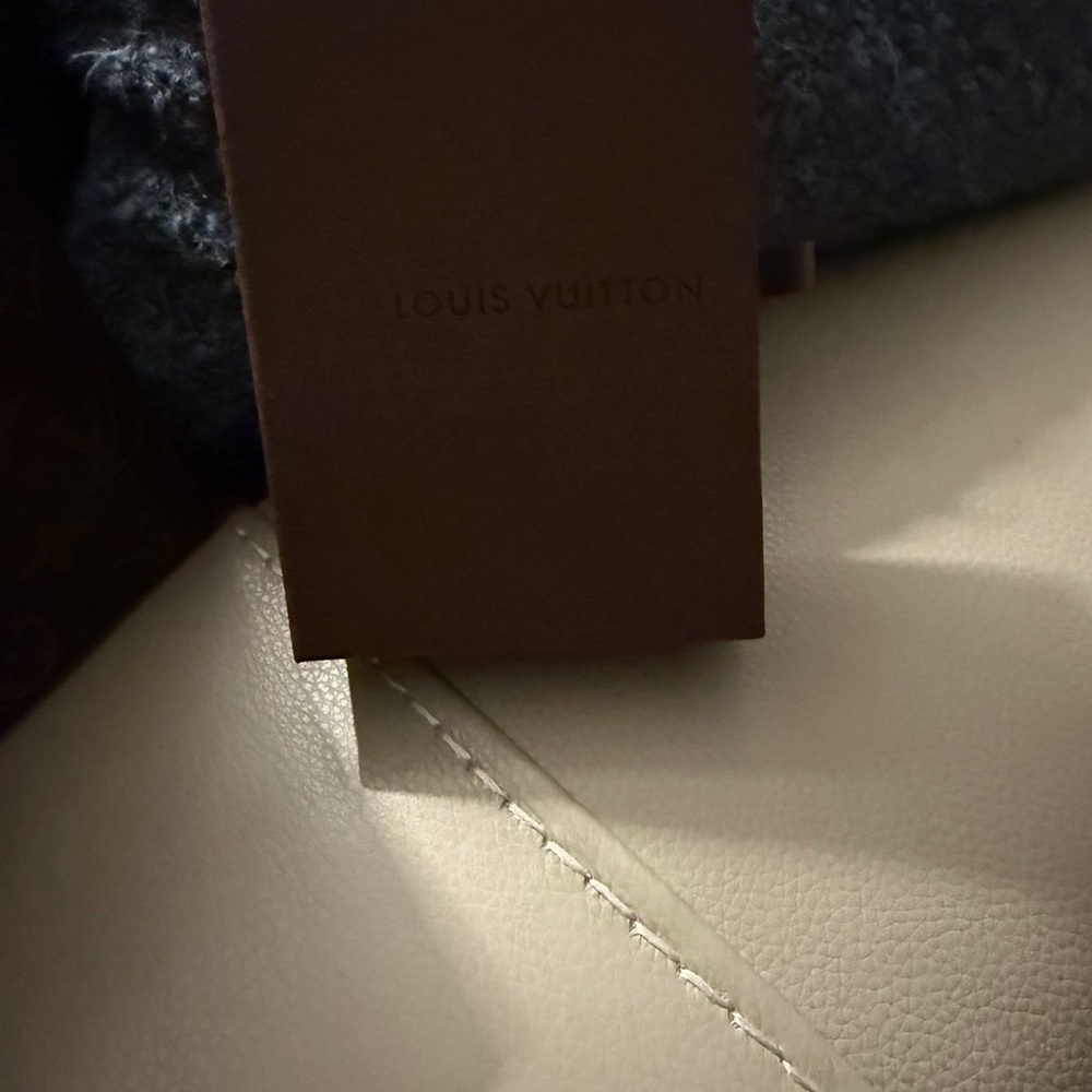 Louis Vuitton Brown and Tan Monogram six  Key Pouch - Picture 7 of 9